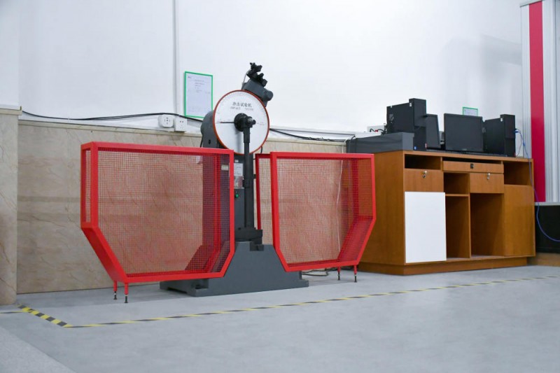 Maszyna do testowania uderzenia